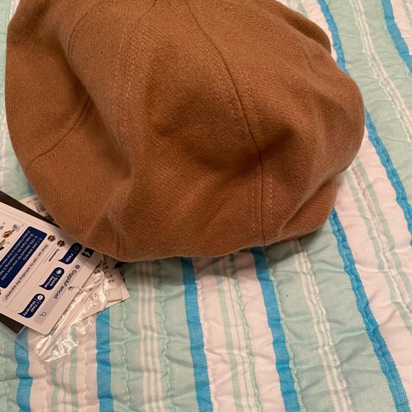 Women’s Hat - Picture 2 of 4